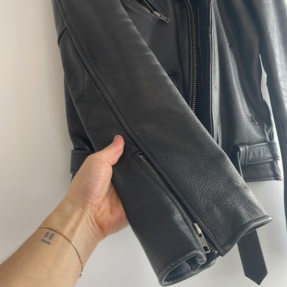 FABULOUS condition understated leather bell sleeve biker jacket. - Picture 3 of 6